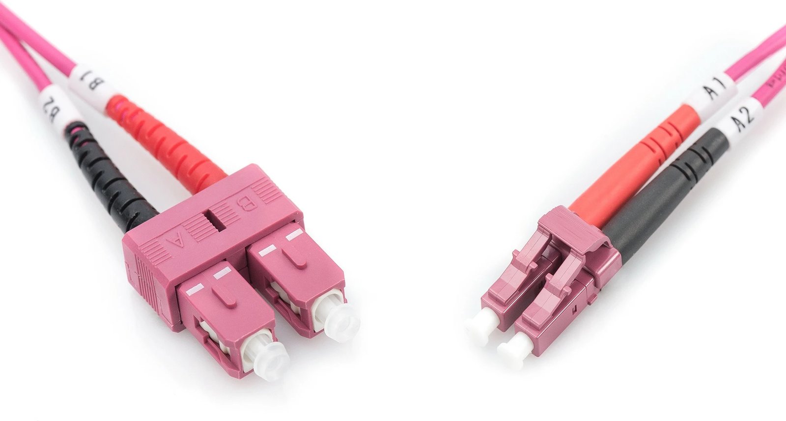 Kabllo optik Digitus OM4 patch cord, LC në SC, 2m, vjollcë