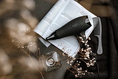 Tharëse flokësh, Adler AD 2267, 1800-2100W (maks. 2500W), 2 shpejtësi 3 temperatura me Cool Shot, dorezë e palosshme, me difuzor dhe koncentrator, e zezë