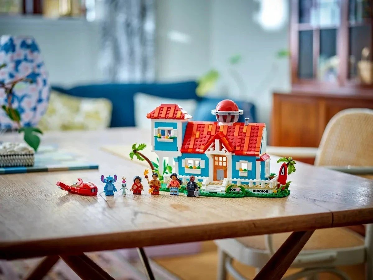 Set LEGO Disney Lilo and Stitch Beach House, 43268