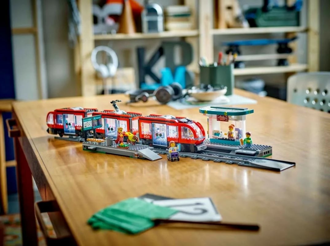 Set lodrash LEGO City Urban Tram me stacion, 60423, 811 pjesë