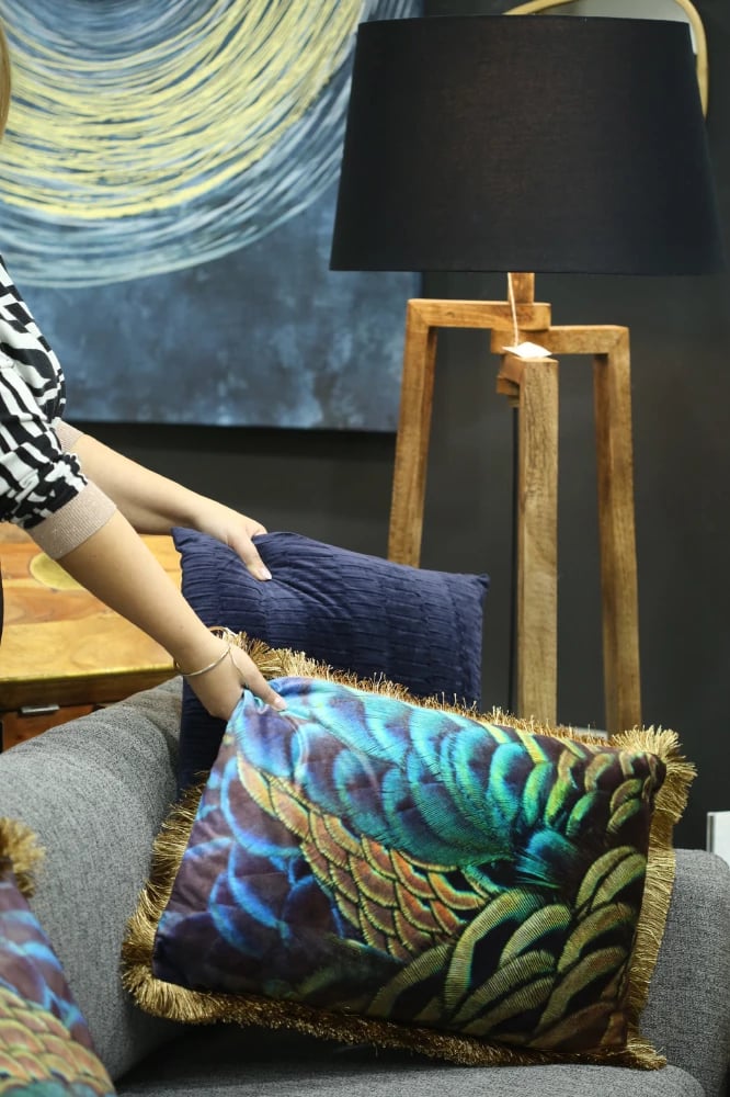 Jastëk dekorativ Relief, kadife blu, 45x45cm