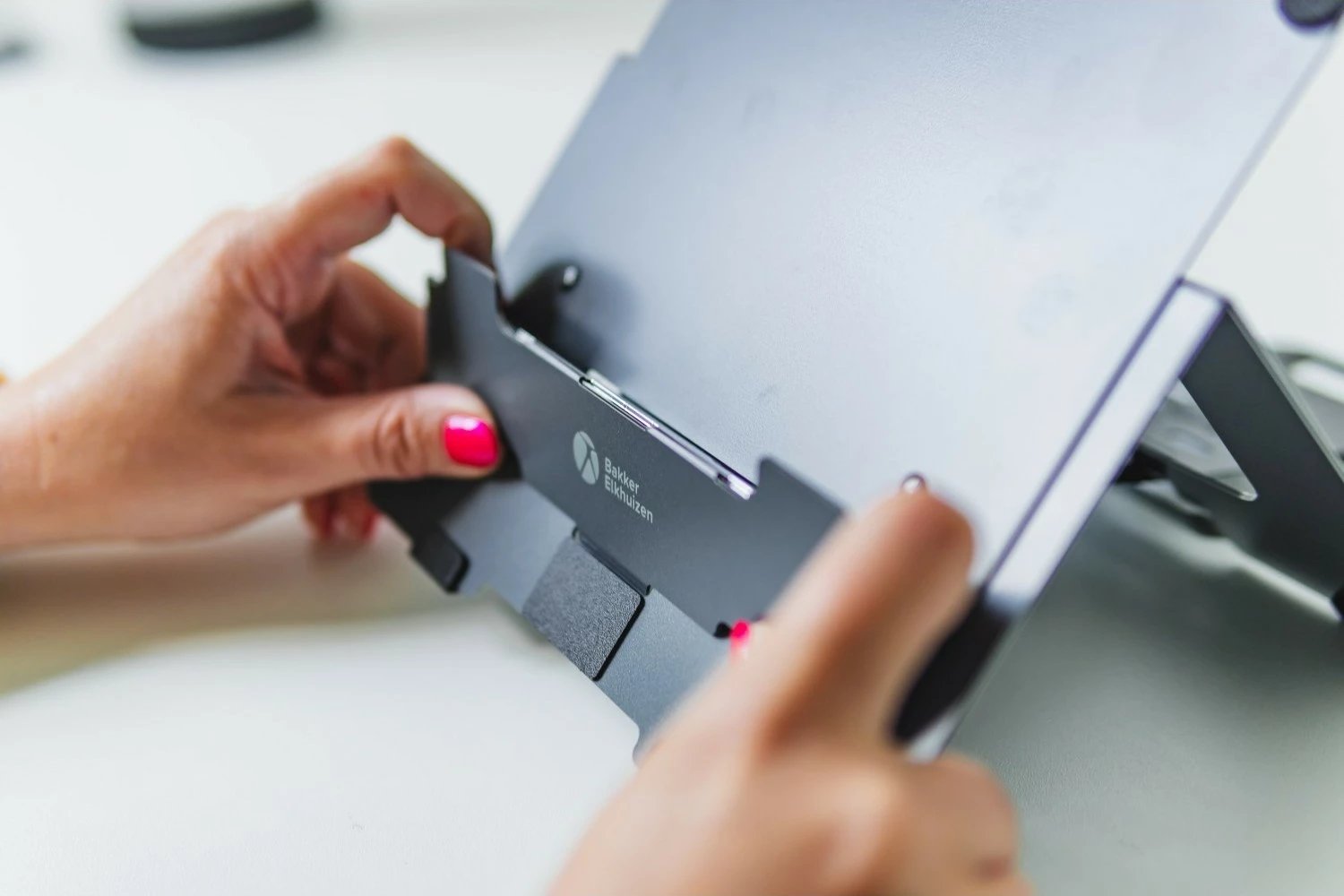 Mbajtës laptop/tablet BakkerElkhuizen FlexTop 170, dark grey