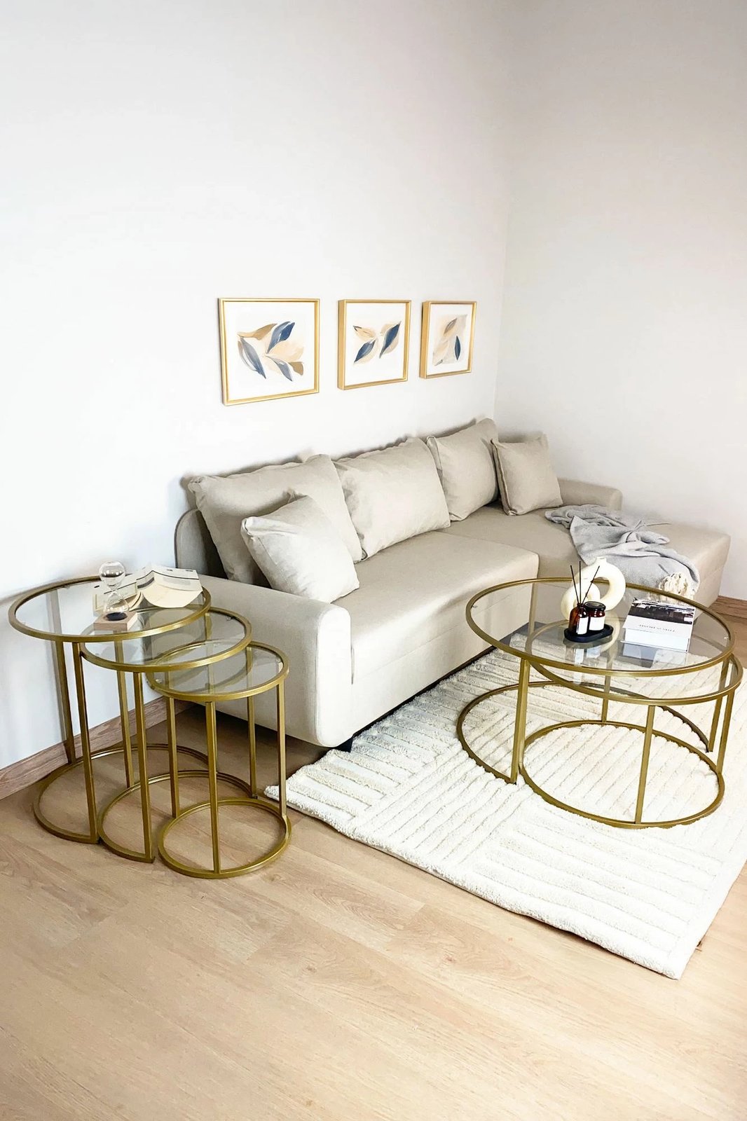 Set tavolinash të vogla, 3 copë, Hanah Home Alya, ngjyrë ari, xham transparent