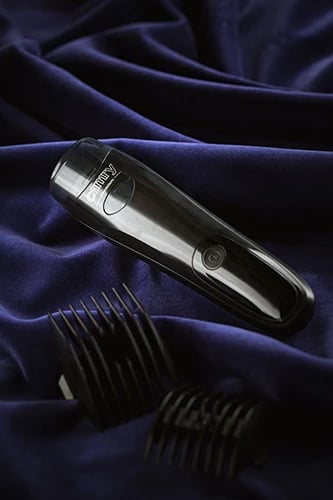 Trimer mjekre me vakum, Camry CR 2833, pa kabllo, LCD, 60 min, karikim USB, 2 përshtatës 3–12 mm, e zezë