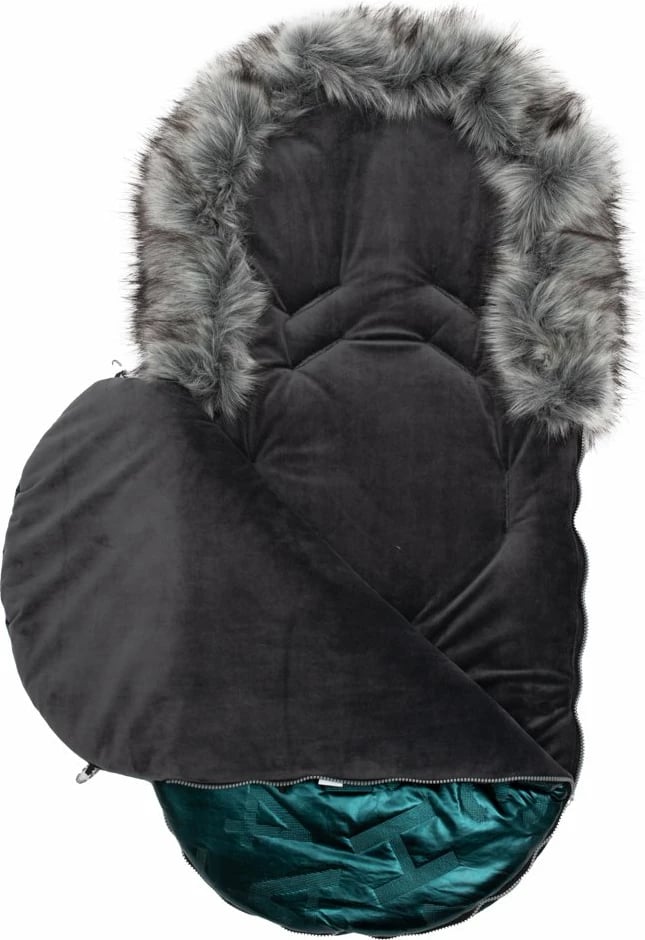 Thes dimri për karrocë NEW BABY, kapuç me gëzof i heqshëm, hapje me zinxhir rrethues, vrima për rrip 5‑pikësh, material semokë brenda, 98x48 cm, jeshile