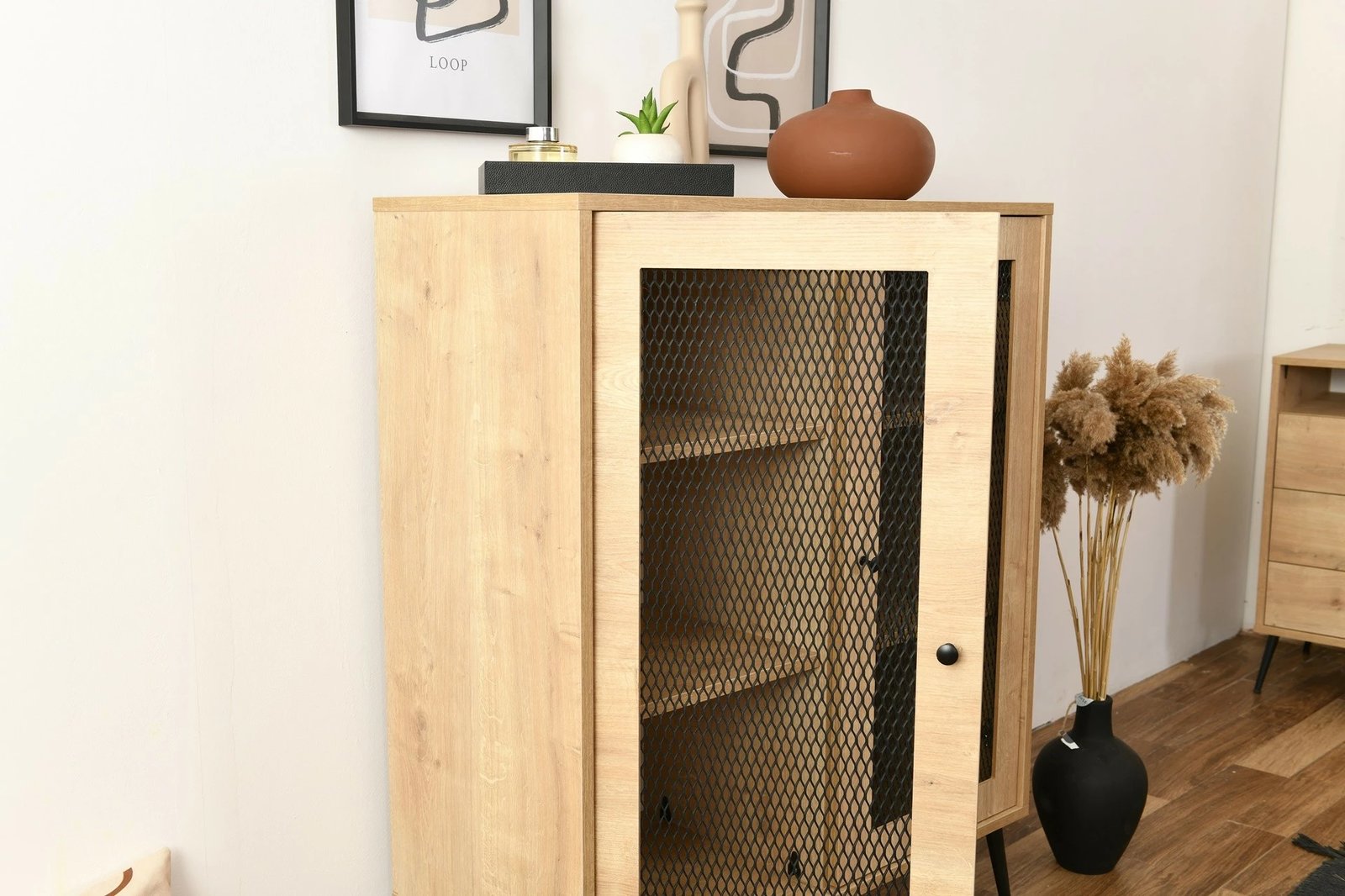 Komodë anësore Skye Decor, ngjyrë lisi, me rrjetë