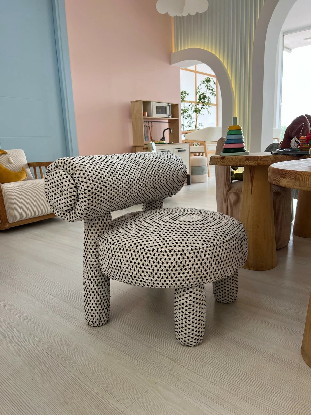 Karrige krahu Atelier del Sofa, Dino - Puantiye, e zezë dhe e bardhë