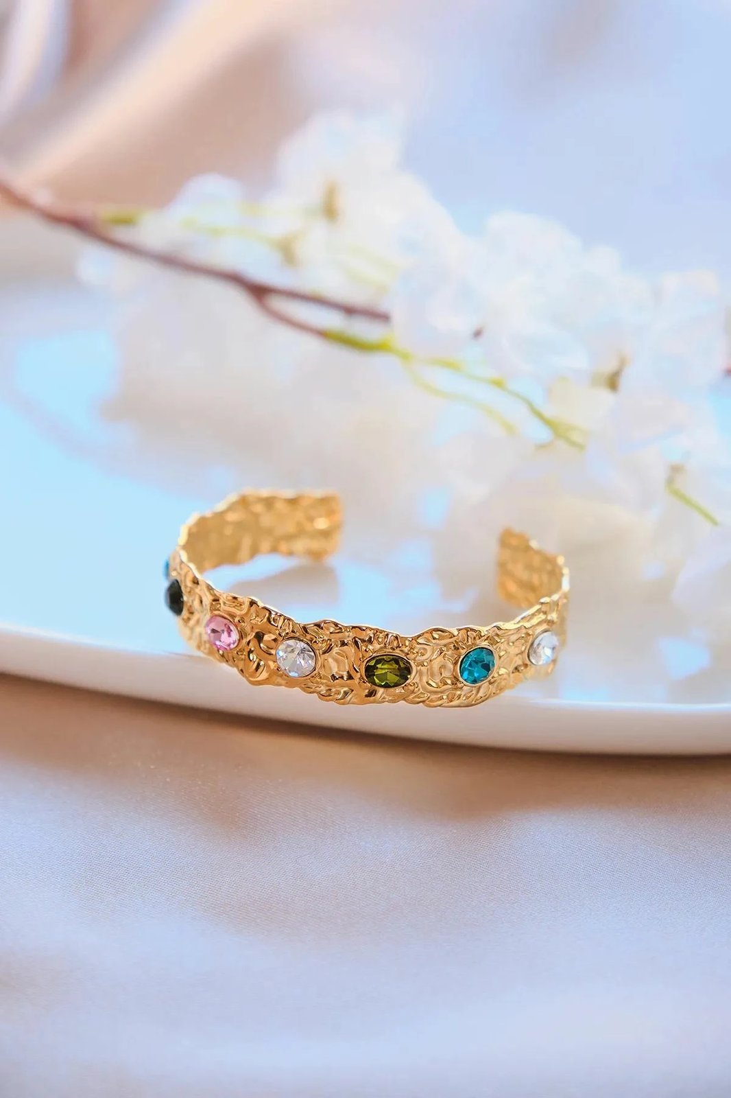 Byzylyk Jumeon, ngjyrë ari, gurë zirkon