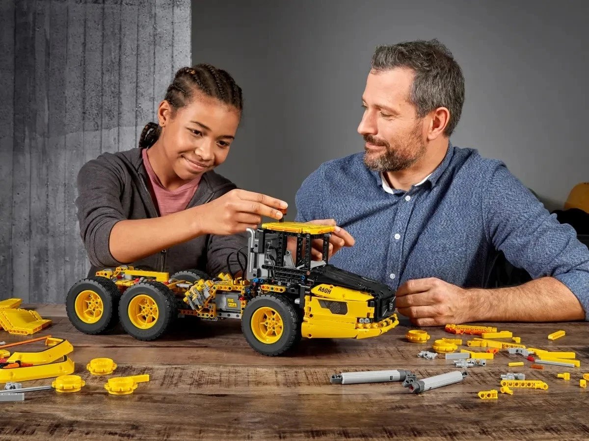 Set LEGO Technic Volvo 6x6 Articulated Hauler 42114, Verdhë Set LEGO Technic Volvo 6x6 Articulated Hauler 42114, Verdhë