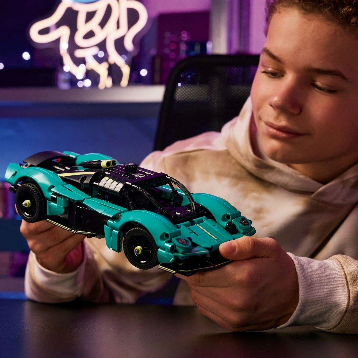 Set ndërtimi LEGO Technic Aston Martin Valkyrie 42208, 707 pjesë, turkeze