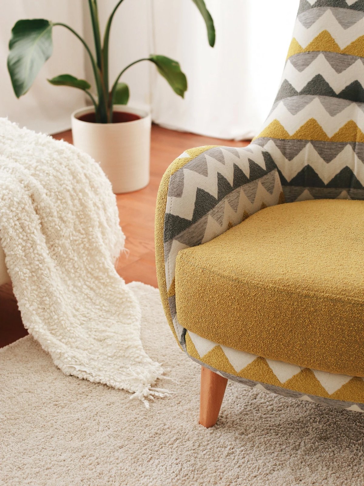 Karrige Wing Atelier del Sofa, model Zikzak, ngjyrë e verdhë