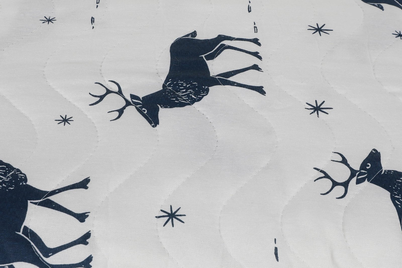 Set mbulesë krevati king size, i qepur, geyik, ngjyrë kaltër e errët, L'Essentiel Linge de Maison