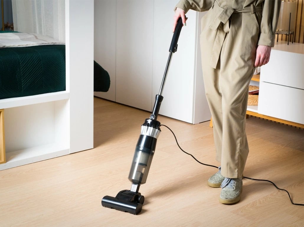 Fshesë elektrike vertikale PRIME3 SVC12, pa qese, 1.5L, 800W, e zezë/argjendtë
