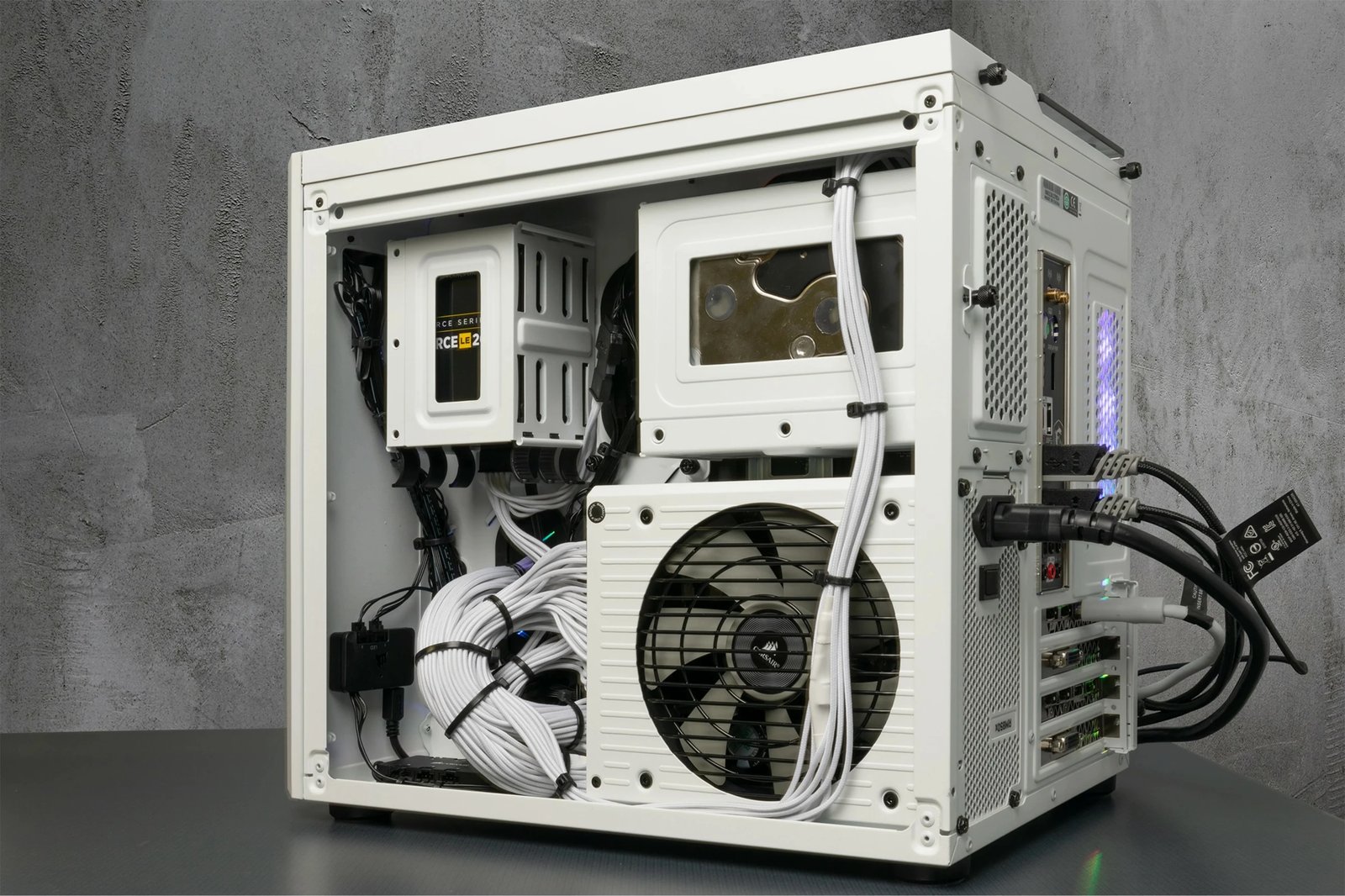 Kasë Corsair Crystal 280X, micro ATX, xham i temperuar, e bardhë Kasë Corsair Crystal 280X, micro ATX, xham i temperuar, e bardhë
