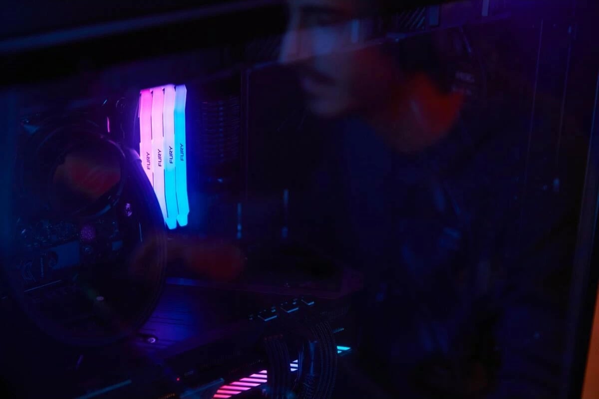 RAM Memorje Kingston FURY Renegade RGB 32GB (2x16GB) DDR5 6400MT/s CL32