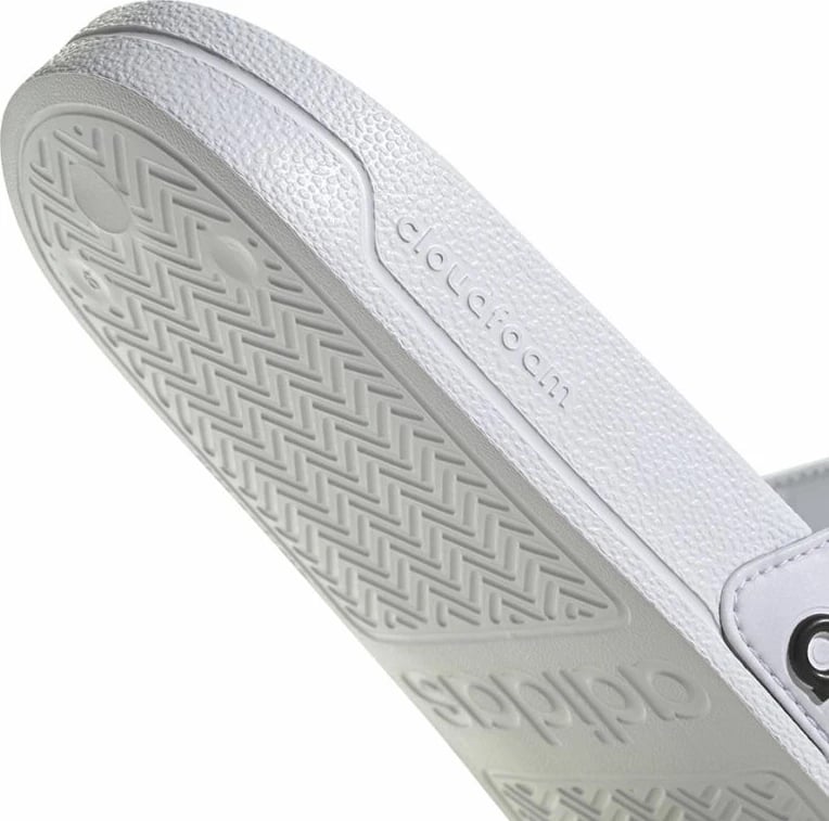 Papuqe adidas, të bardha