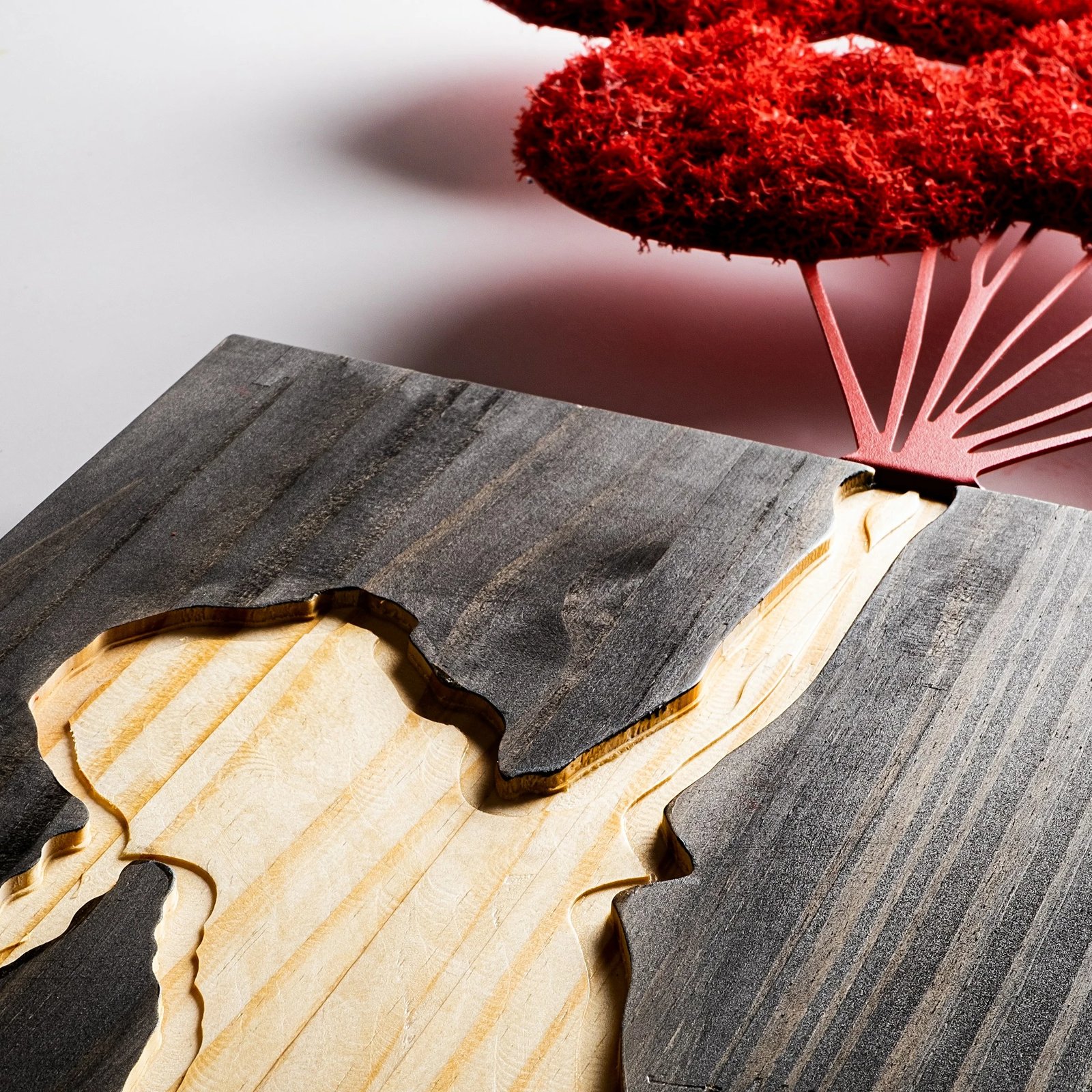 Aksesor dekorativ prej druri për mur, Wallity Banksy, 34x99cm