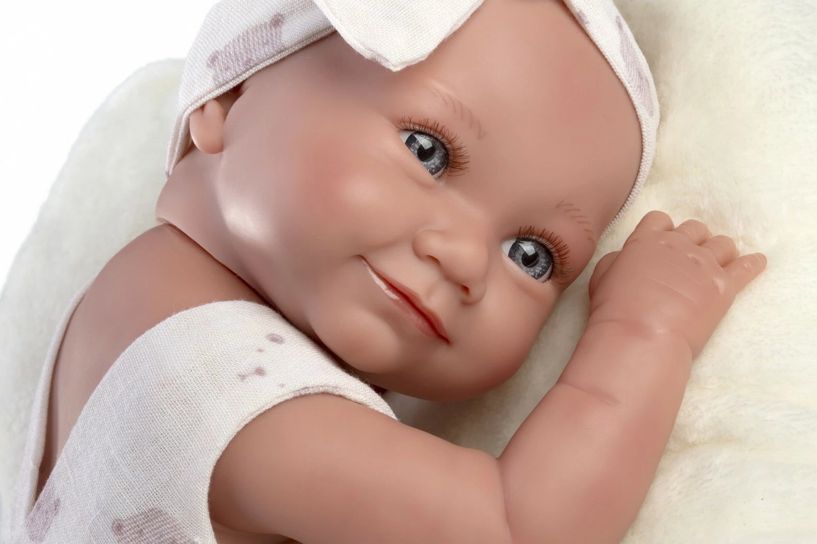 Kukull bebe vinili, Llorens, Nica 73814, 40 cm, me gjymtyrë dhe kokë lëvizëse, me Thes gjumi, e bardhë