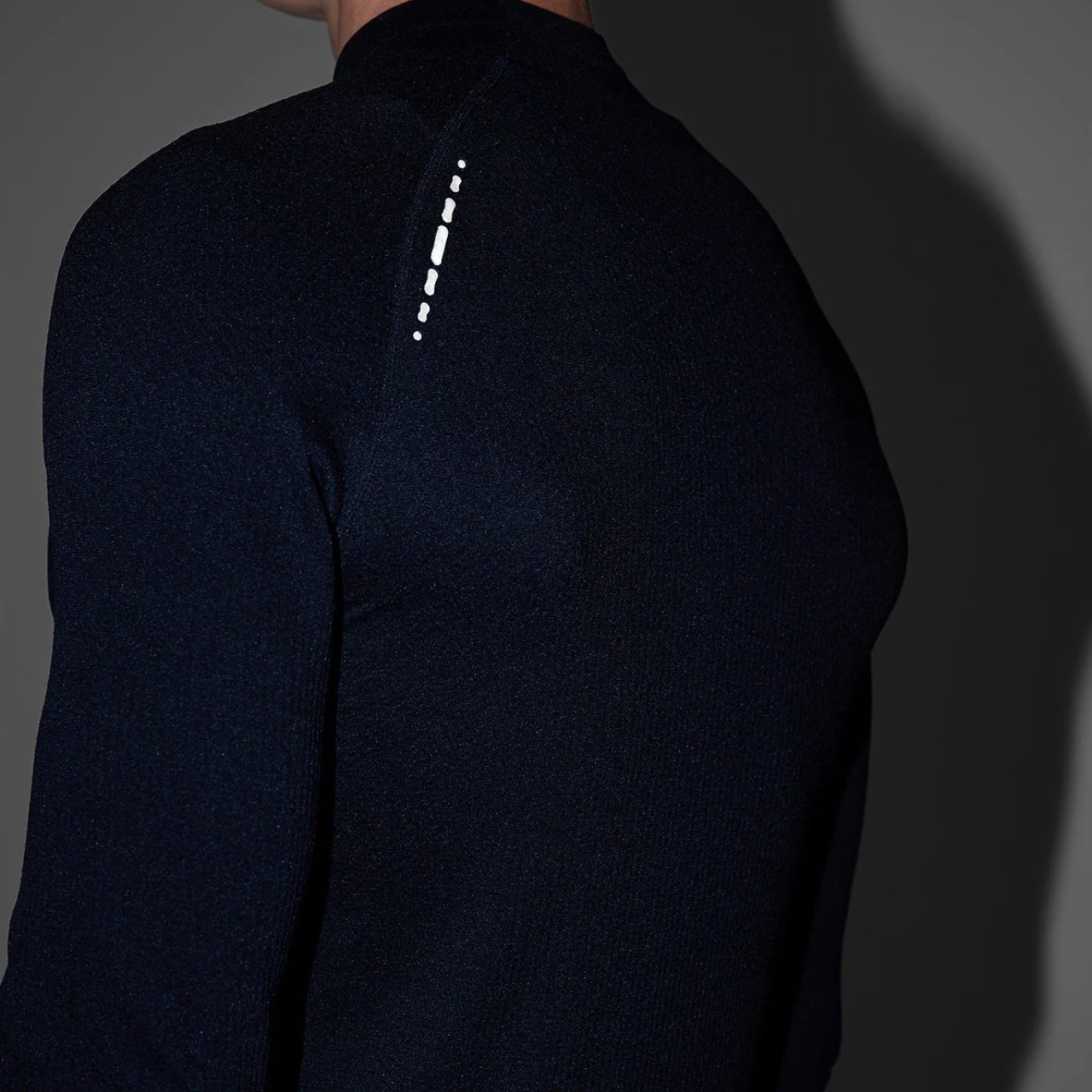 Maicë me gjatësi të gjatë për meshkuj 4F, e zezë