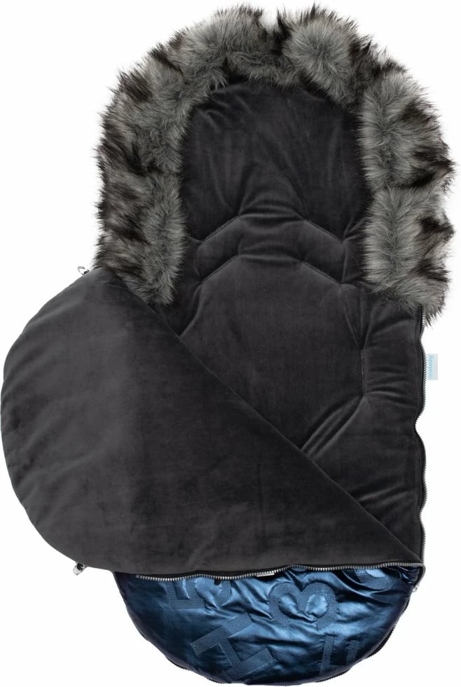 Qese këmbësh dimri, NEW BABY Luxury Fur, 98x48 cm, hapje me zinxhir rrethor, vrima për rripa 5‑pikësh, kapuç me gëzof i heqshëm, blu