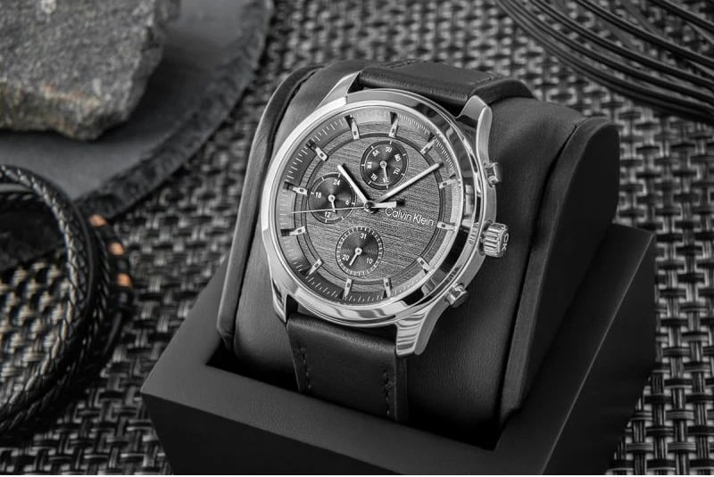 Orë dore për meshkuj Calvin Klein, e zezë