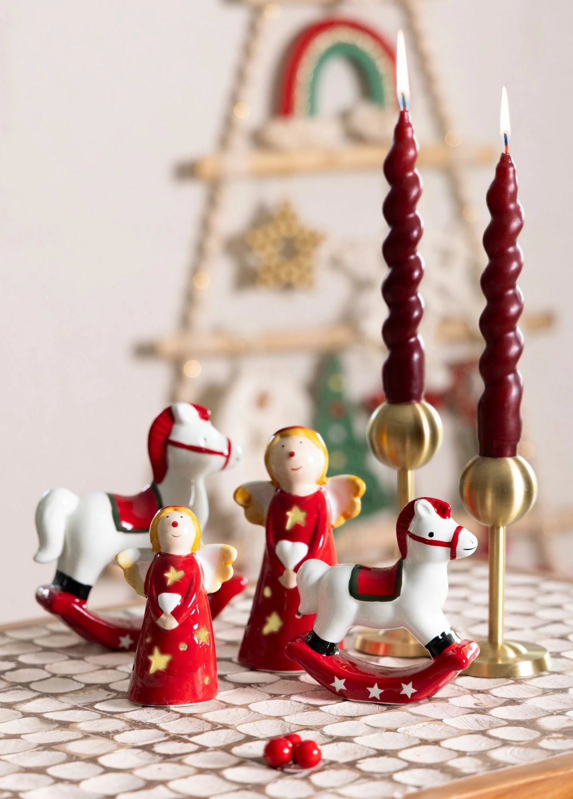 Objekt dekorativ prej qeramike, engjëll, ngjyrë e kuqe dhe e bardhë, SUS0164