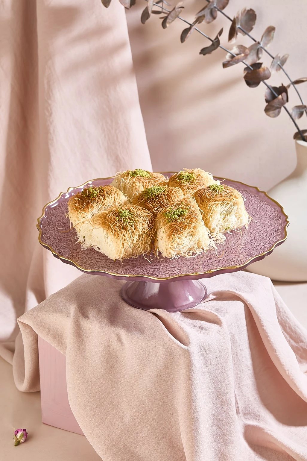 Pjatë servirëse për ëmbëlsira Hermia, e vjollcë