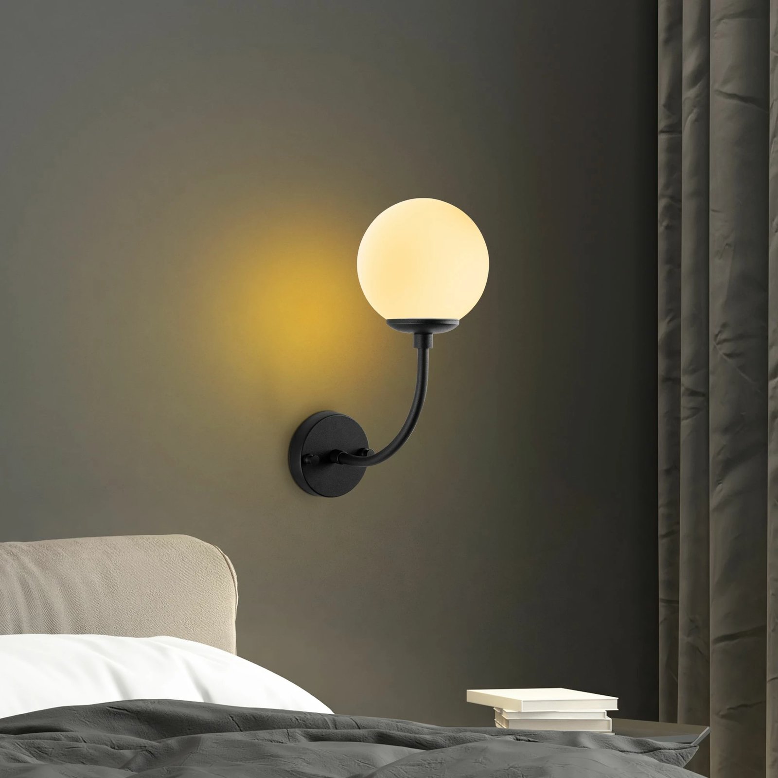 Llambë muri Opviq, Sferıs - 15031, metal e xham, ngjyrë e zezë