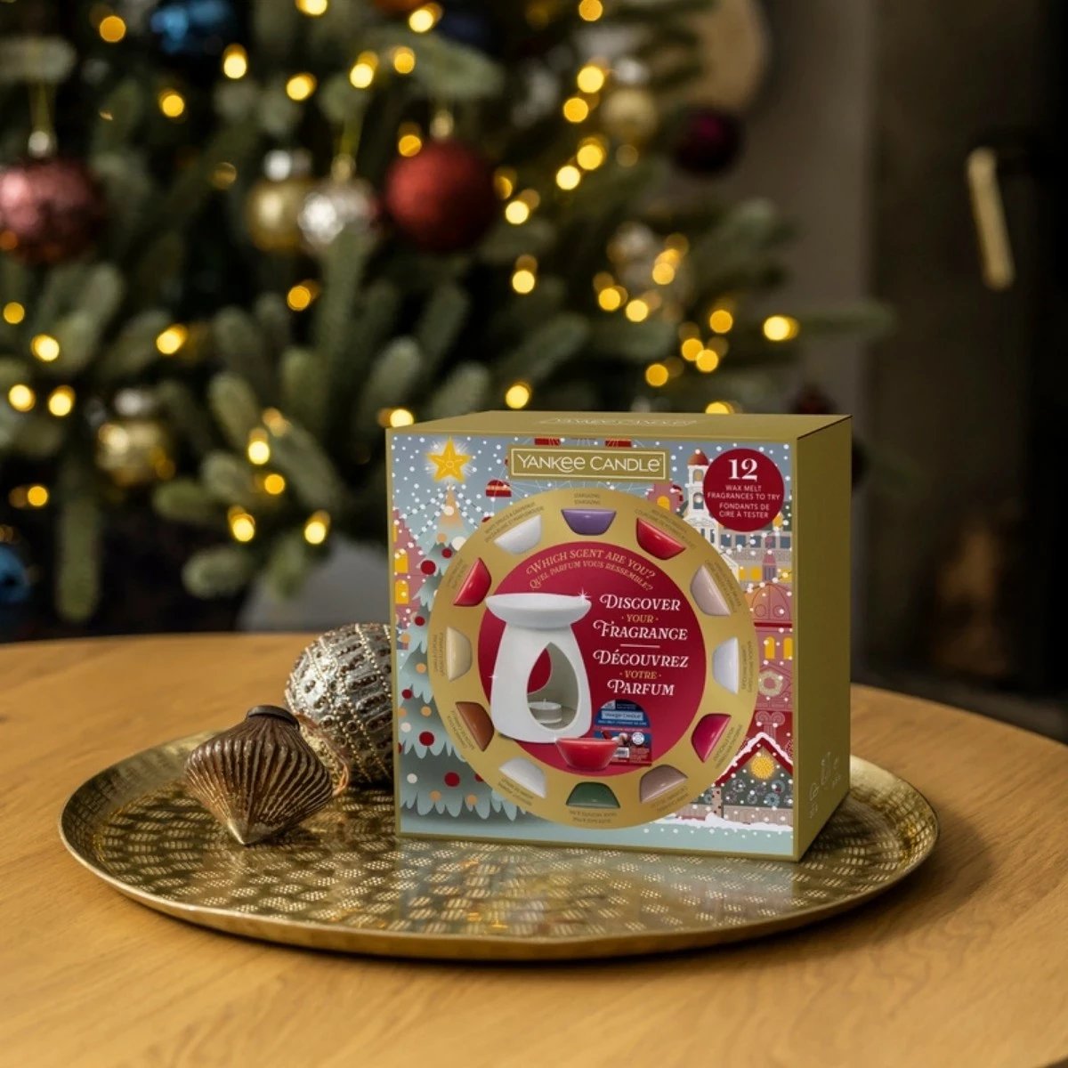 Set Yankee Candle Passport To The Holidays, kominek, 1 tealight, 12 woskë, e bardhë