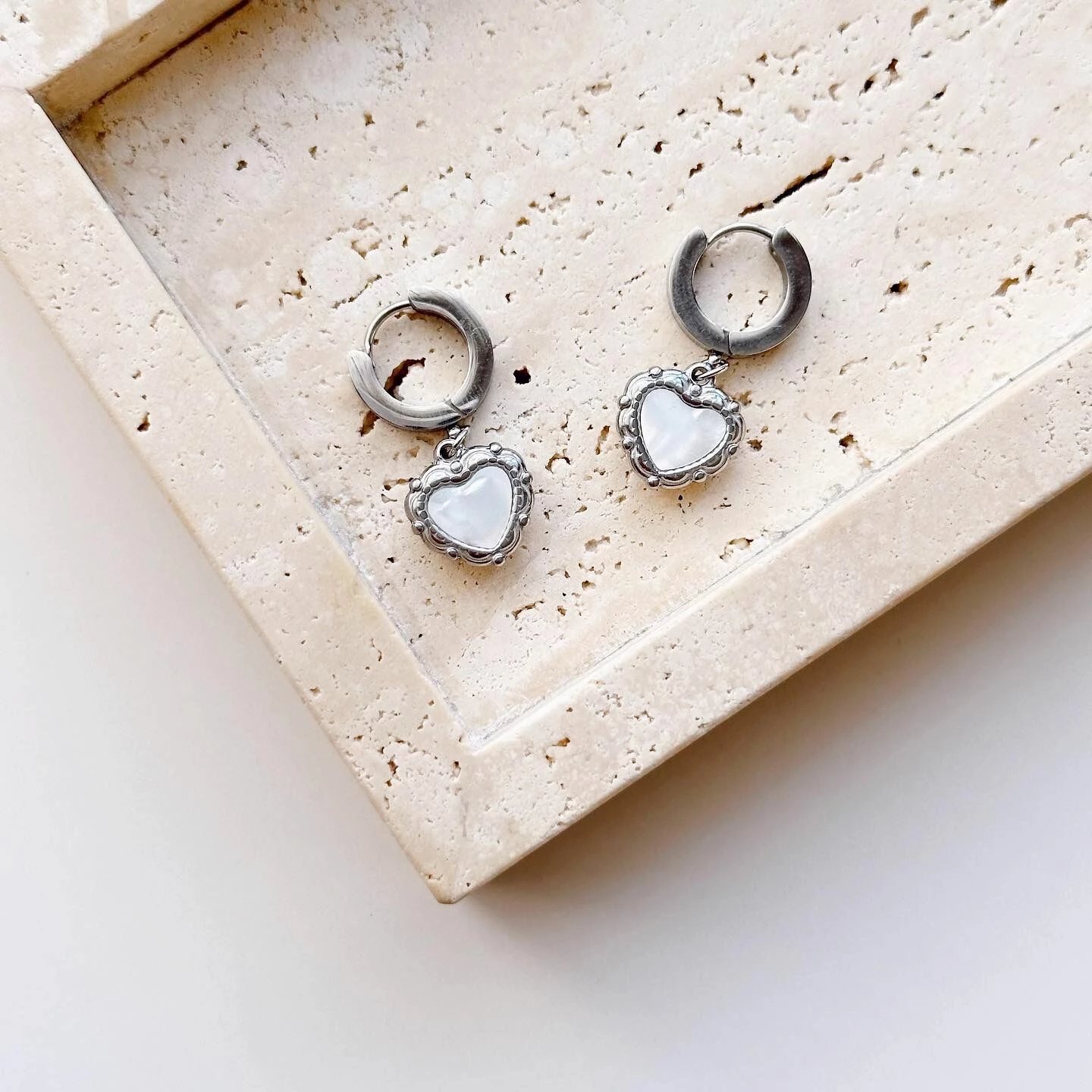 Vathë çeliku Jumeon, Anne Boleyn, ngjyrë argjendi dhe e bardhë