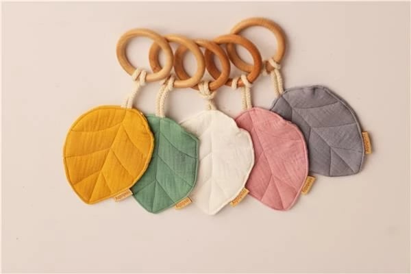 Kafshues bebe, NEW BABY Leaf, dru fagu & muslin 100% pambuk organik, Ø unazë 7 cm, e bardhë