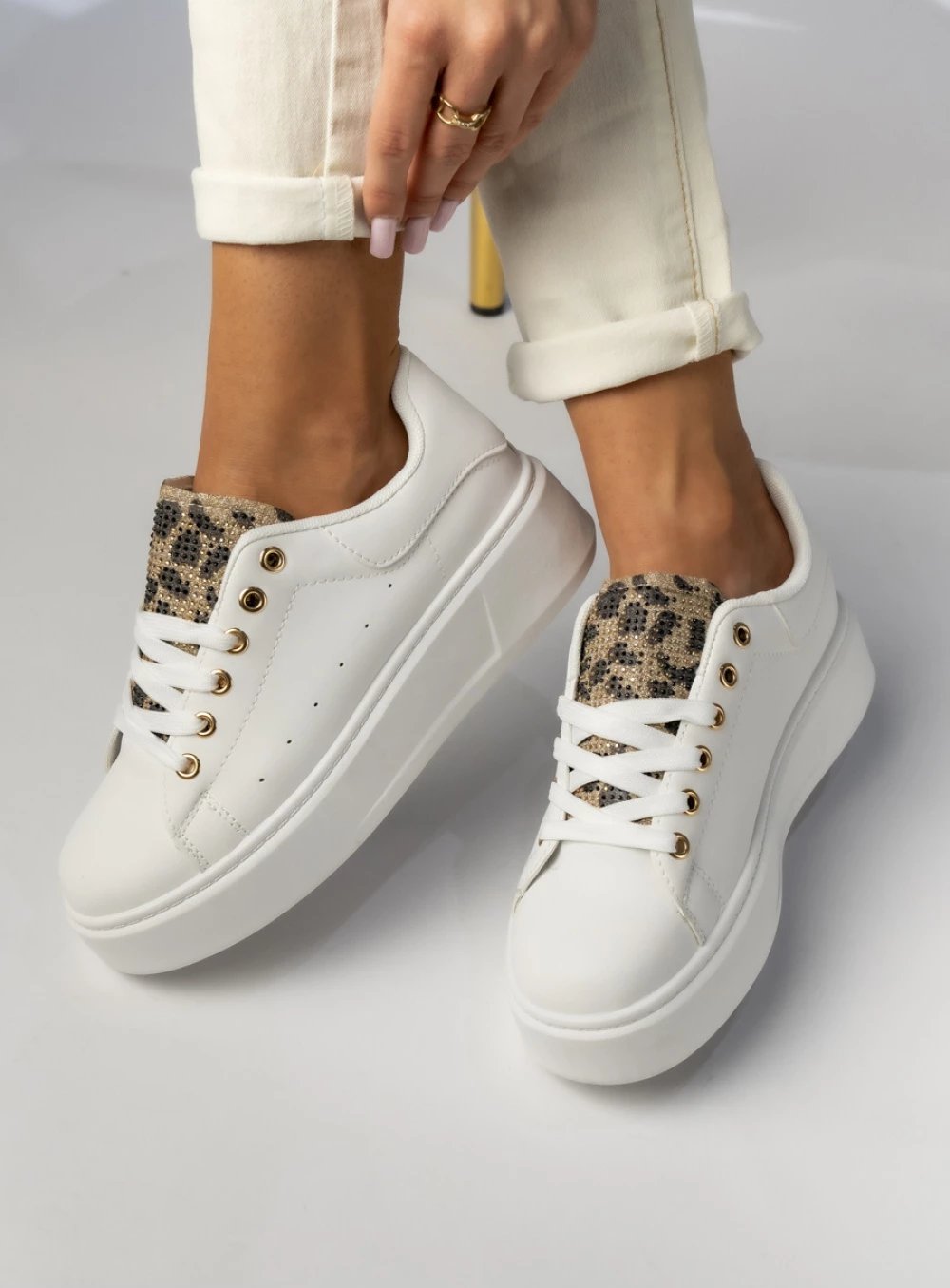 Atlete Inello model 210583j, të bardha