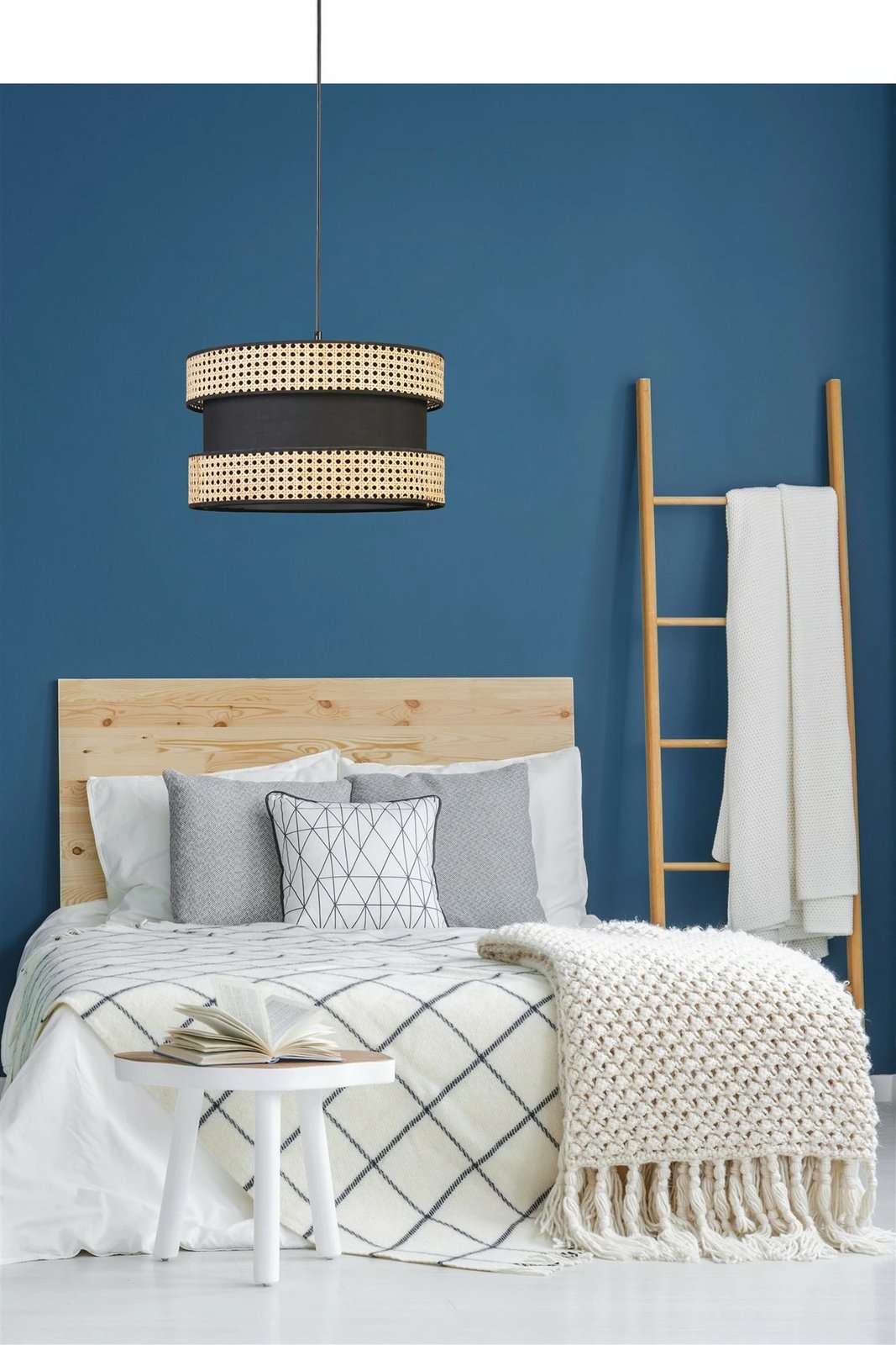 Llambë tavani Opviq, Vegas Tekli, rattan