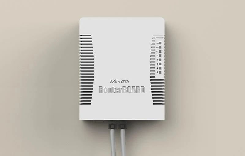 Router MikroTik hEX PoE, i bardhë