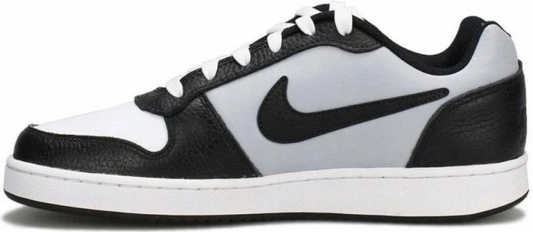 Atlete për meshkuj Nike, të bardha