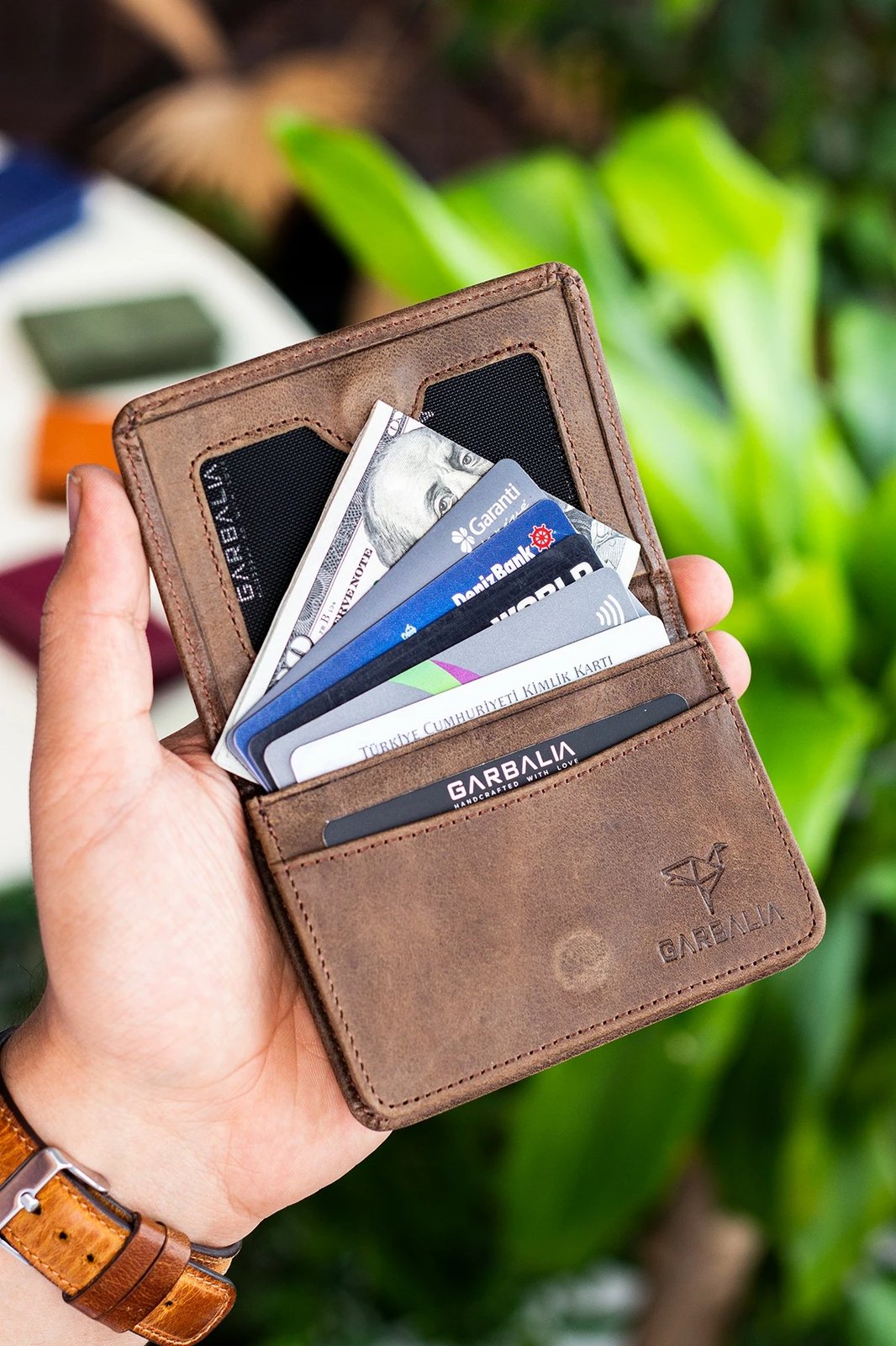 Mbajtës kartelash lëkure, ngjyrë kafe, Zoozie Bags Magnetcrazy