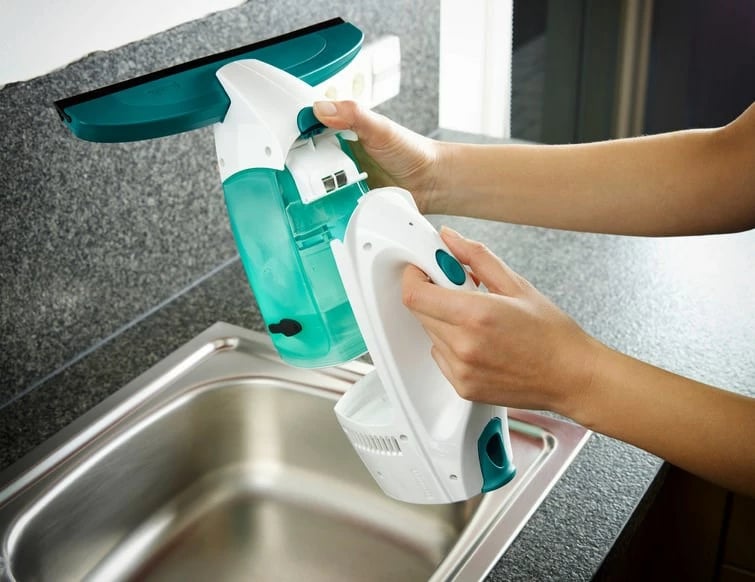 Pastrues elektrik për dritare Leifheit 51016, kaltër/bardhë Pastrues elektrik për dritare Leifheit 51016, kaltër/bardhë