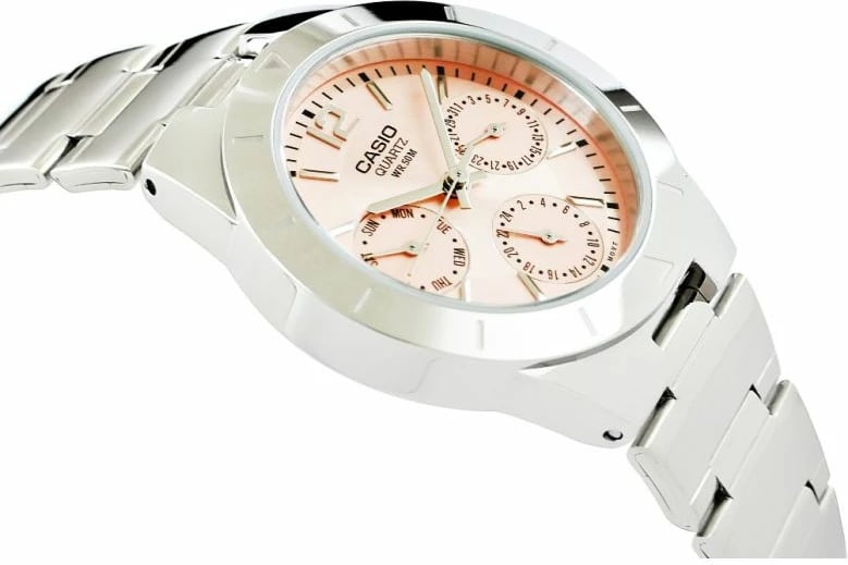 Orë dore për femra Casio, argjendtë