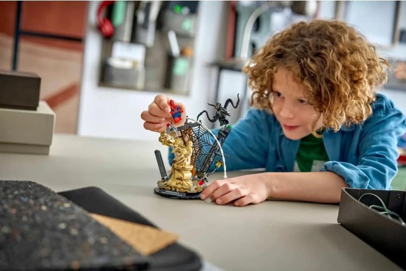 Lego Marvel Iron Man lodër ndërtimi