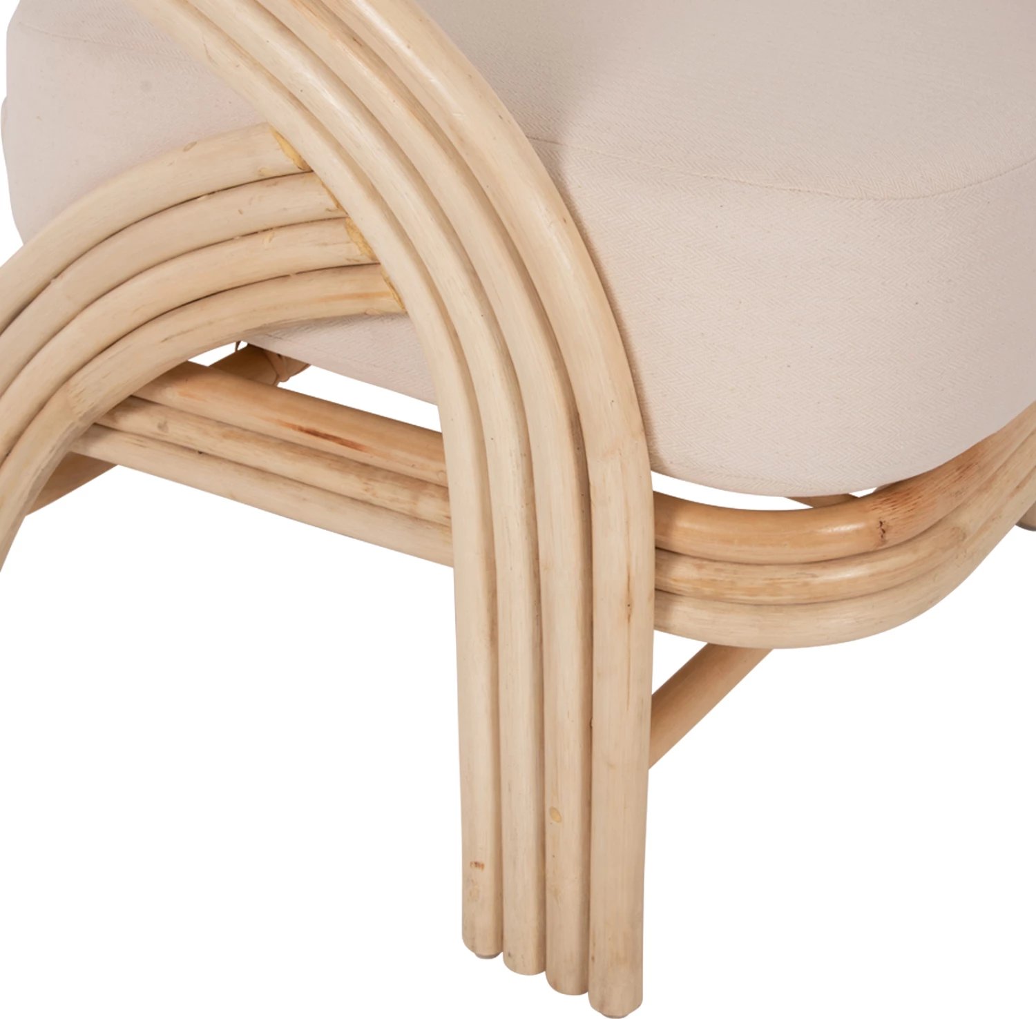 Karrige Donita FH9838 ratan natyral me jastëk të bardhë 67x74x78H cm.