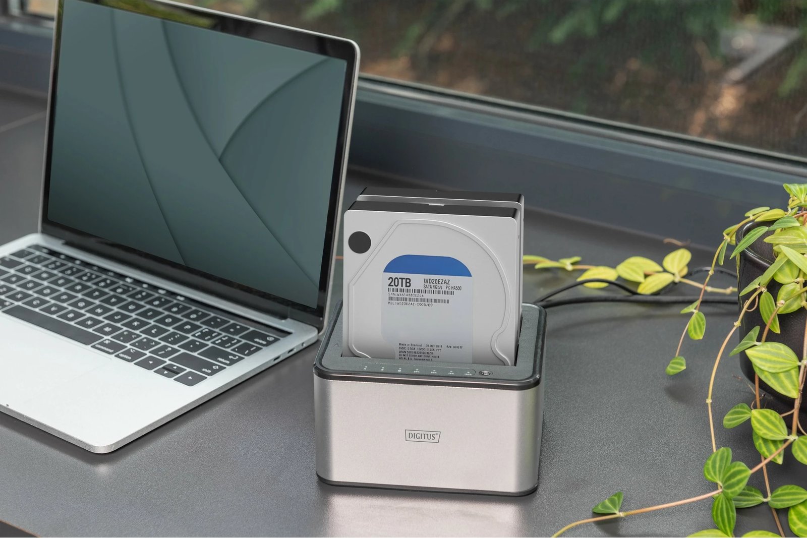 Docking station Digitus USB 2x 2.5/3.5 SATA, zi/bardhë