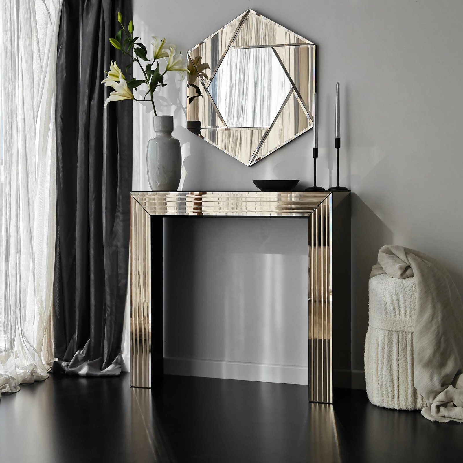 Pasqyrë dekorative, ngjyrë bronzi, Hanah Home, Status