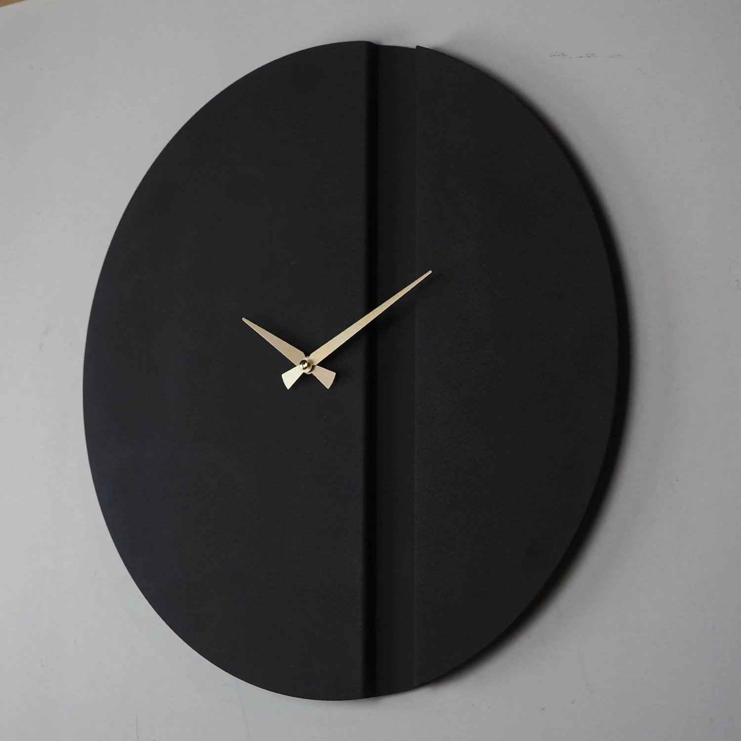 Orë muri dekorative prej metali, Wallity Block, e zezë dhe ari, APS096, 46x46cm