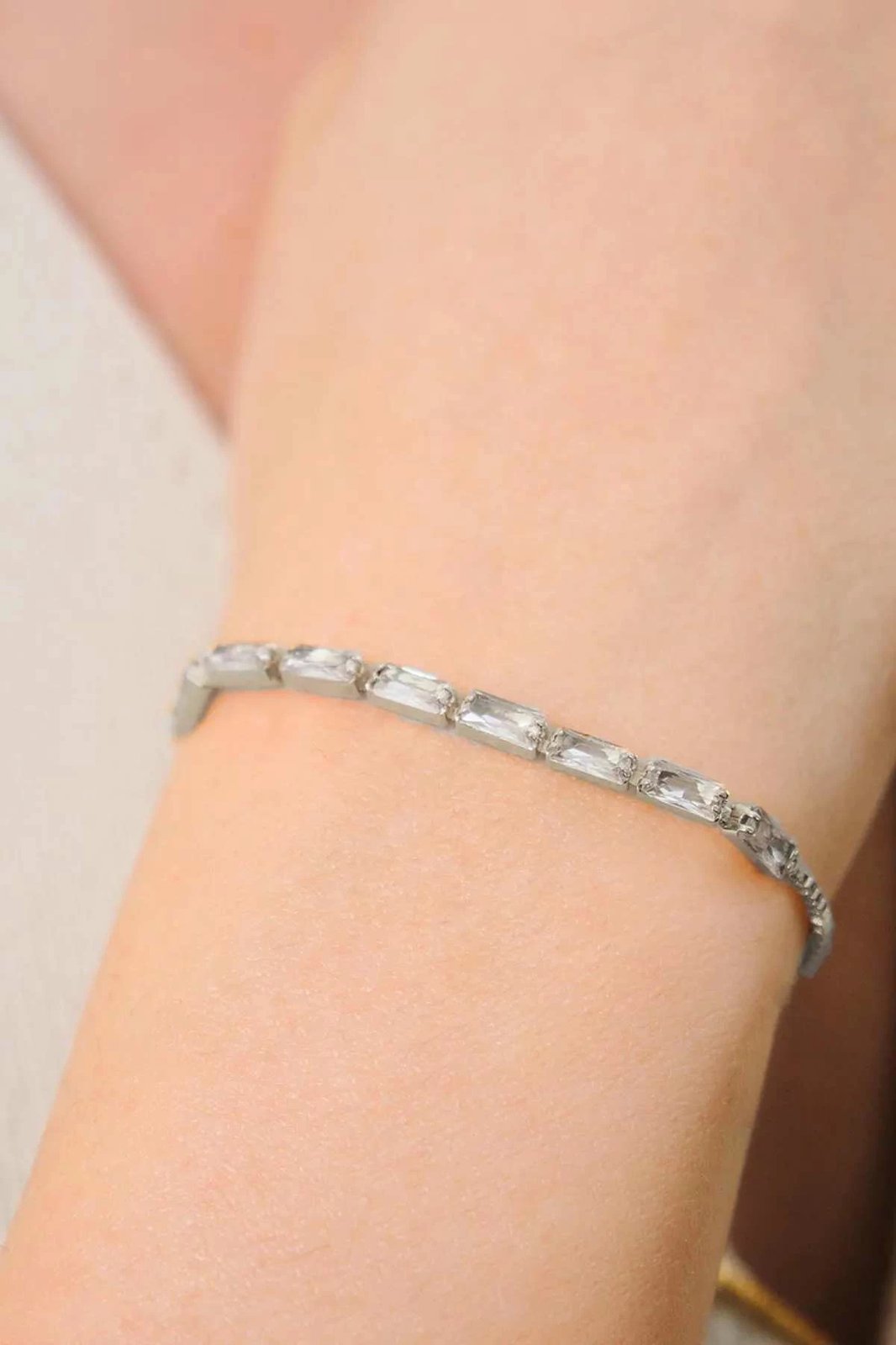 Byzylyk Jumeon, trup prej bronzi, gur zirkon, ngjyrë argjendi, Gms-Bgtblk, 23cm