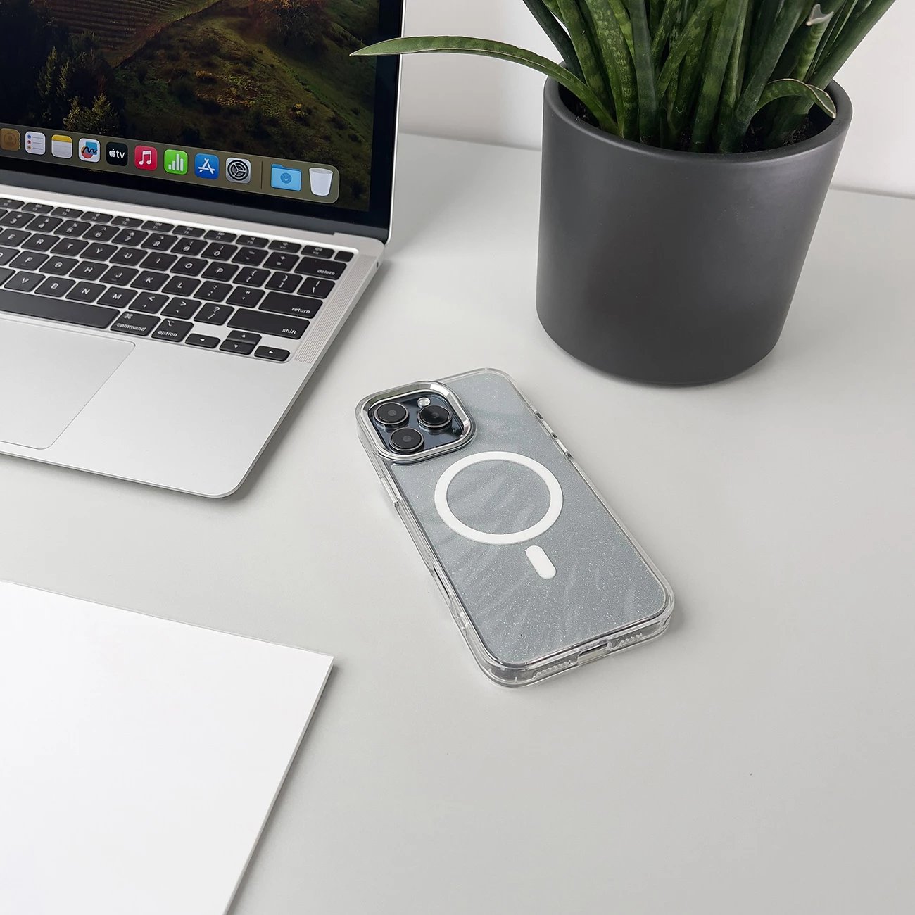 Mbështjellës Hurtel MagSafe për iPhone 16, TPU, i bardhë me shkëlqim