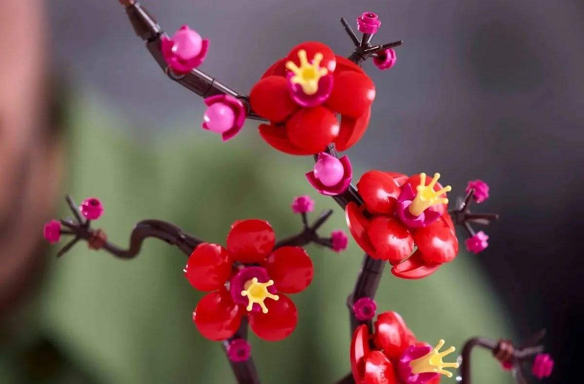 Set ndërtimi LEGO Icons 10369 Plum Blossom, 327 pjesë, dekor për shtëpi/zyrë