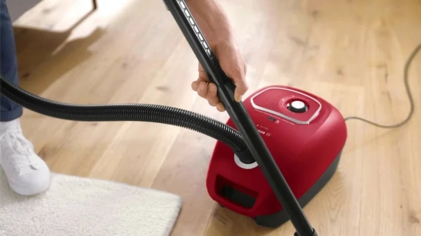 Fshesë me korrent me qese, Bosch BGB41RD3H, 600 W, 4 L, HEPA, rreze 11 m, e kuqe/zezë