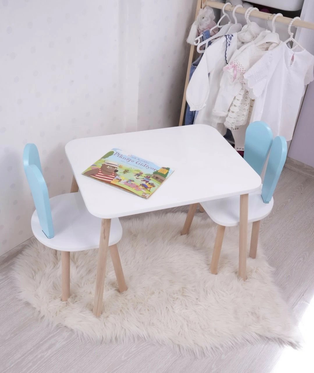 Set tavoline për fëmijë, dy karrige Bunny, ngjyrë baby blue dhe e bardhë