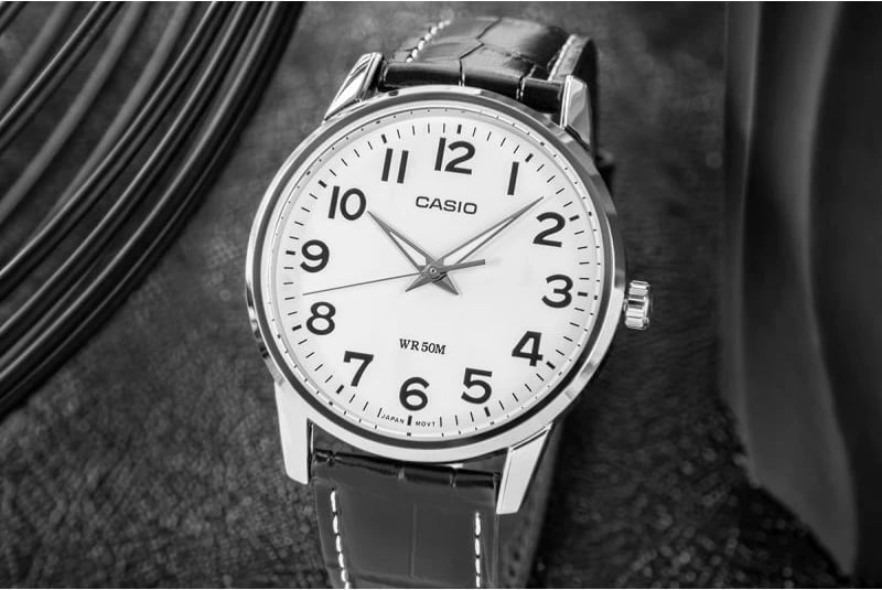 Orë dore për meshkuj Casio, e zezë