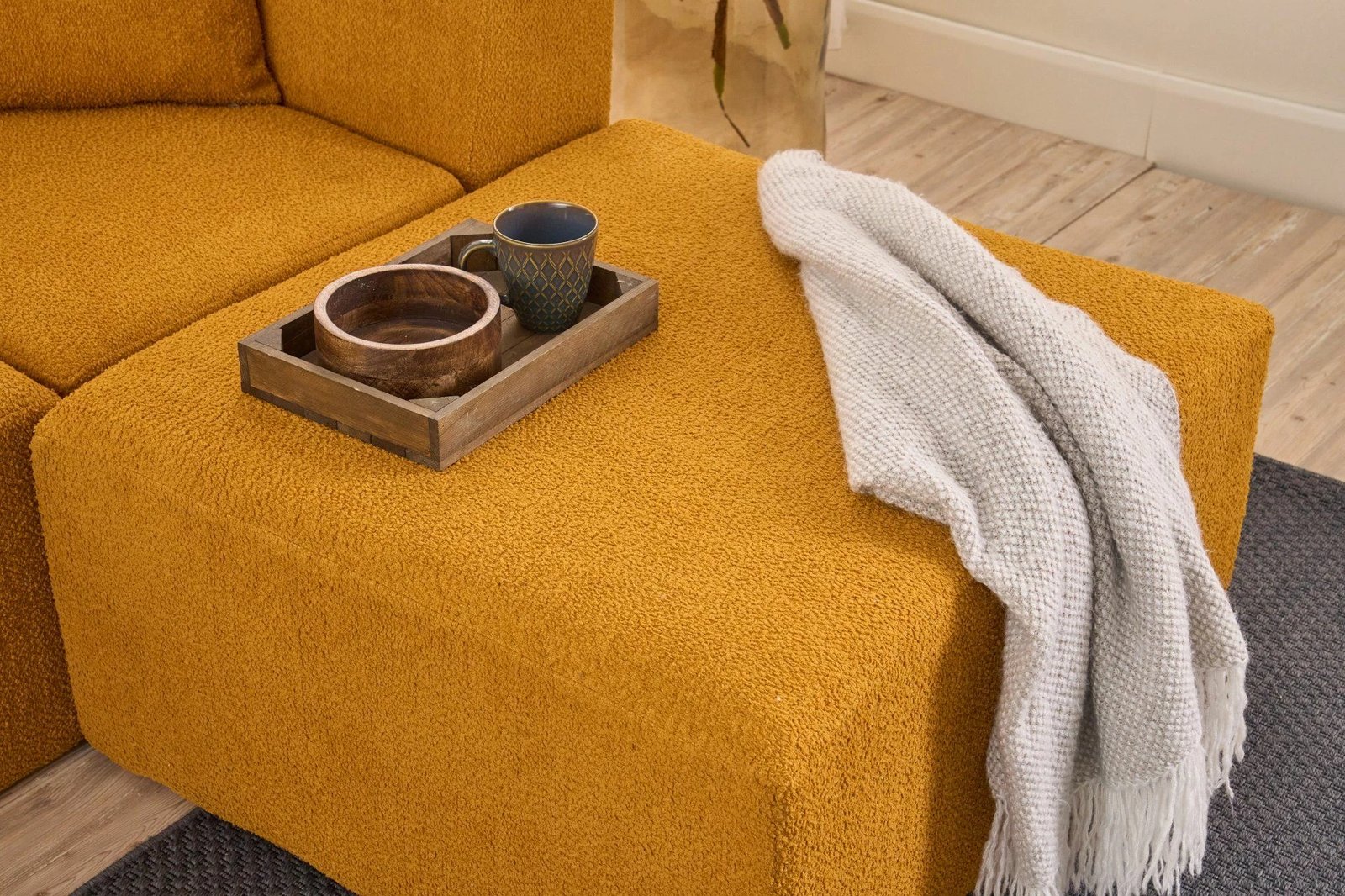 Këndare portokalli Atelier del Sofa, Raks